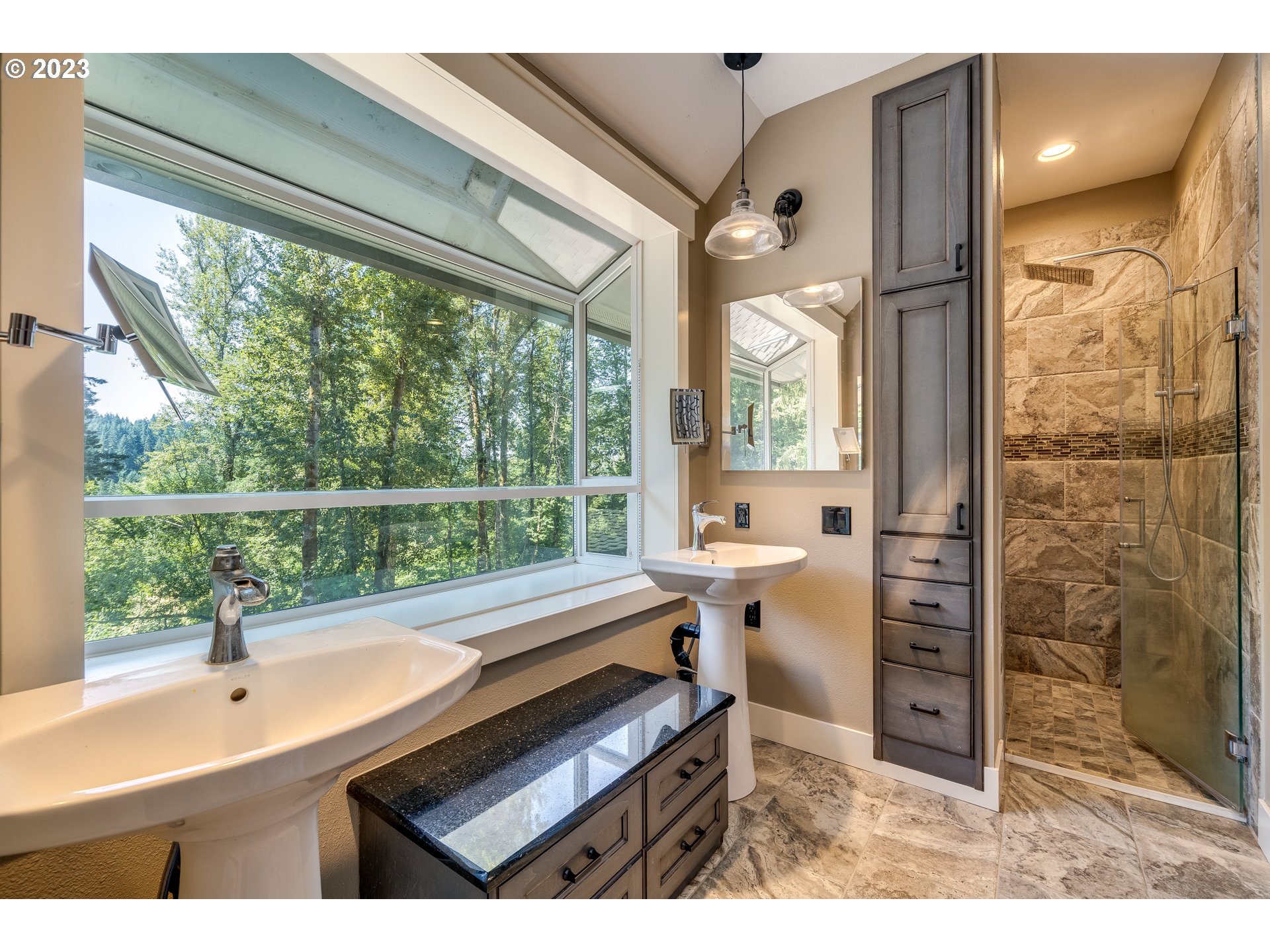 12840 South Carus Road Oregon City, OR 97045 - Photo 25 of 35 a view of a bathroom with a tub and a sink