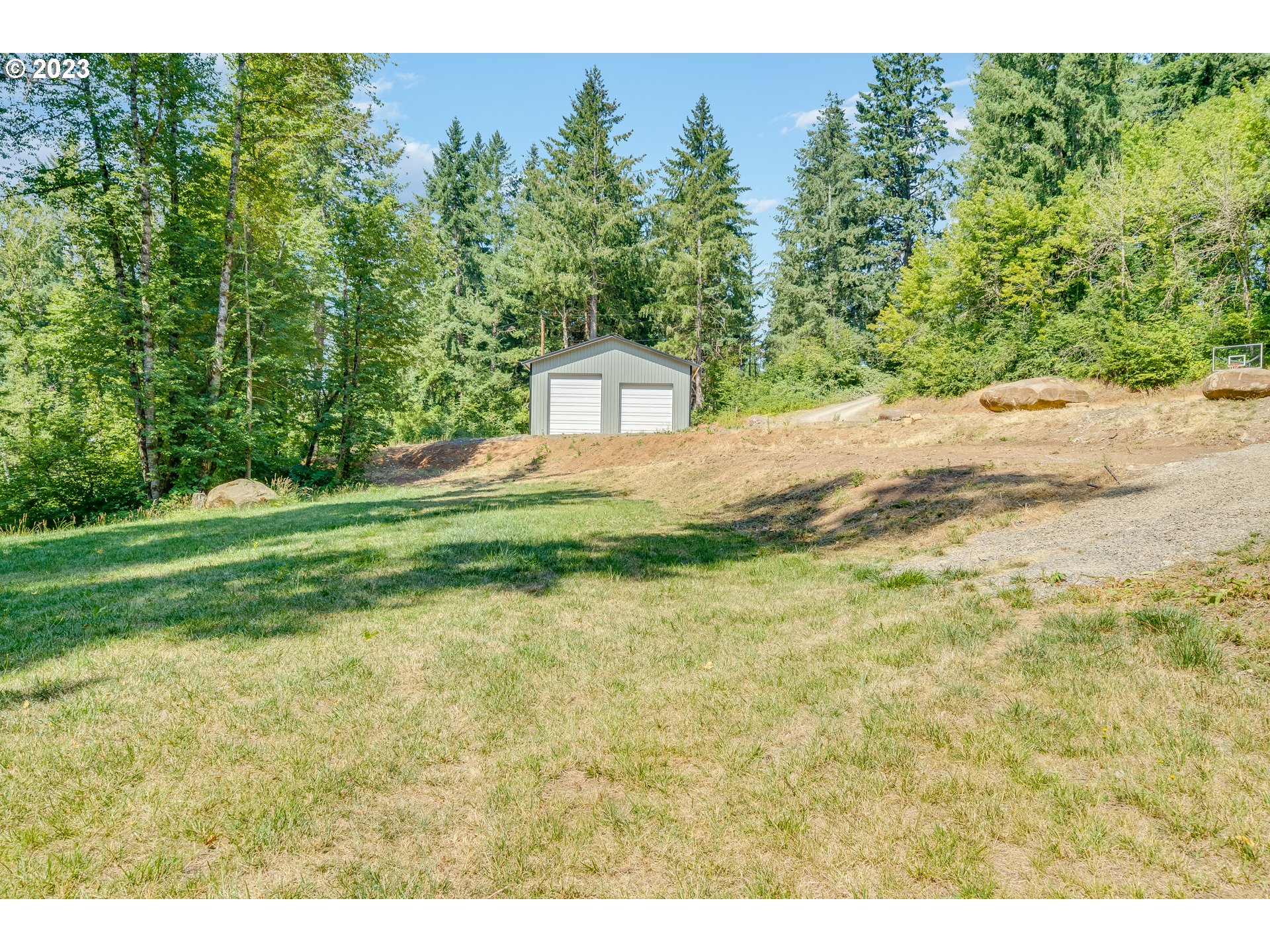 12840 South Carus Road Oregon City, OR 97045 - Photo 34 of 35 a backyard of a house with lots of green space