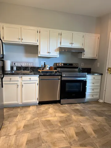 $470,000 | 13 Hills Lane, Unit 13, Norwalk, CT 06851