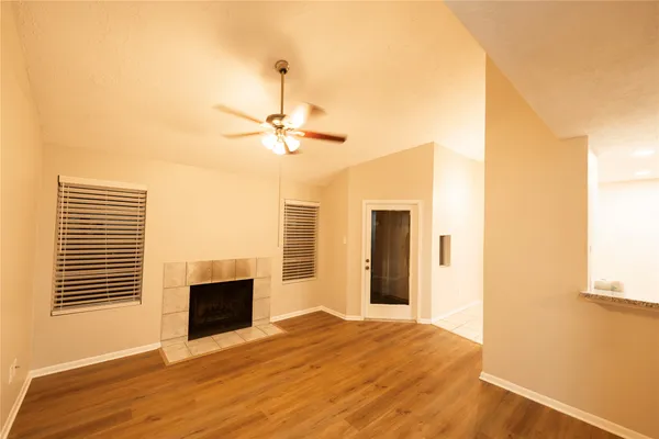 $1,300 | 2021 Spenwick Drive, Unit 624, Houston, TX 77055