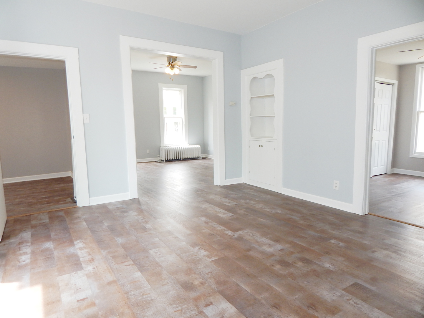 415 North Spring Street Elgin, IL 60120 - Photo 5 of 22 an empty room with windows and closet