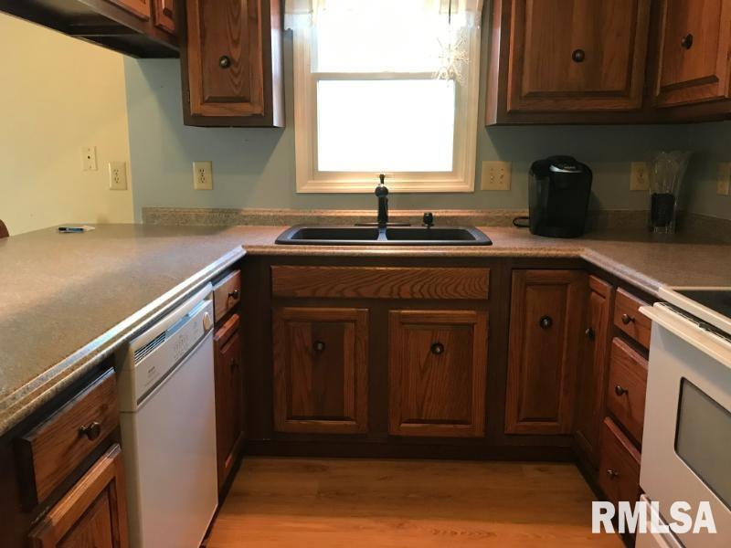 215 Arlington Drive Macomb, IL 61455 - Photo 2 of 10