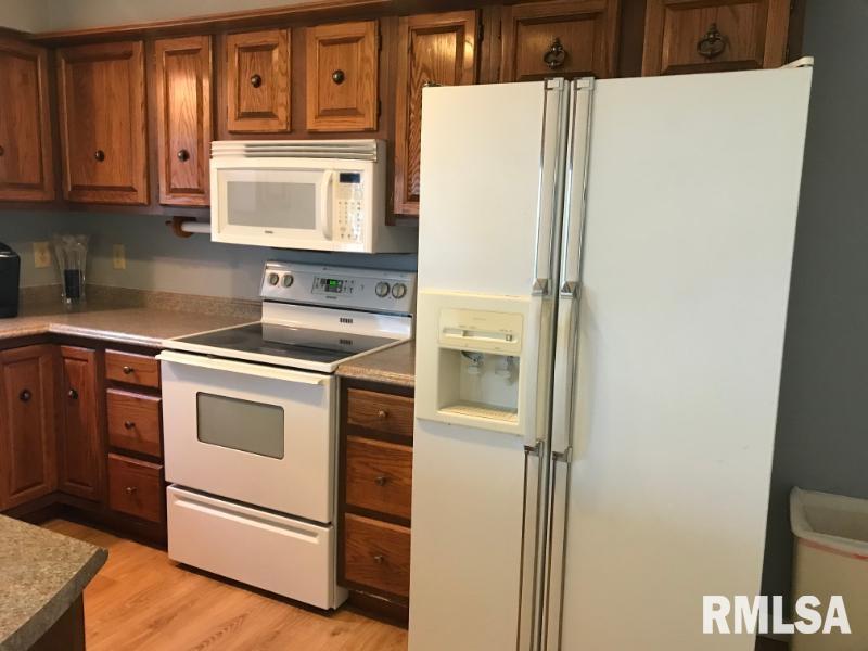 215 Arlington Drive Macomb, IL 61455 - Photo 3 of 10