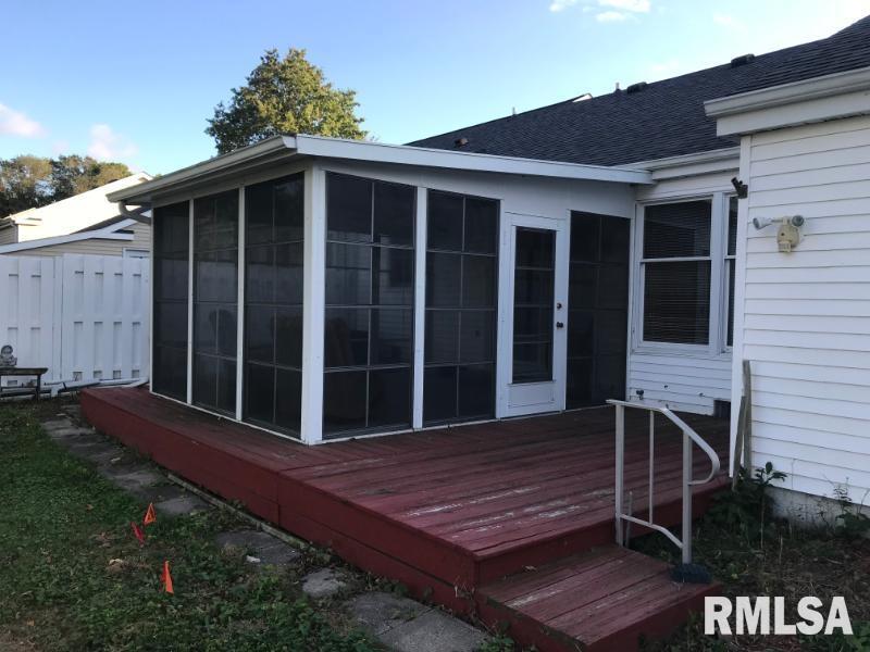 215 Arlington Drive Macomb, IL 61455 - Photo 9 of 10