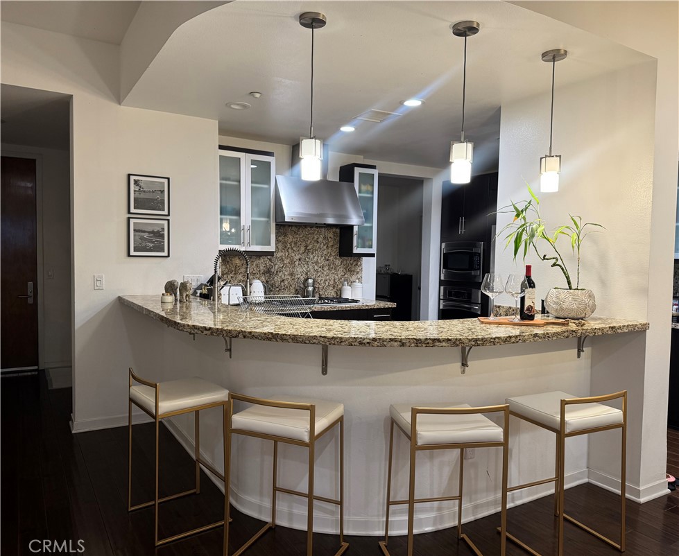 21 Gramercy, Unit 218 Irvine, CA 92612 - Photo 10 of 40 a kitchen with a table chairs stove and cabinets