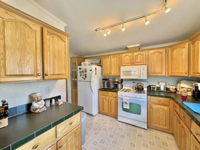 8 Windsor Drive Alfred, ME 04002 - Photo 5 of 23 kitchen 3