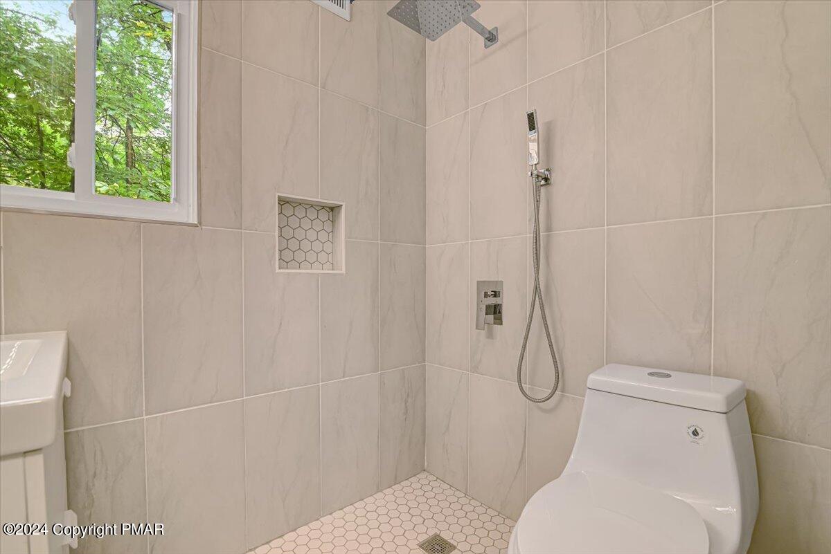 159 Manchester Drive Bushkill, PA 18324 - Photo 22 of 68 a bathroom with a toilet and a shower