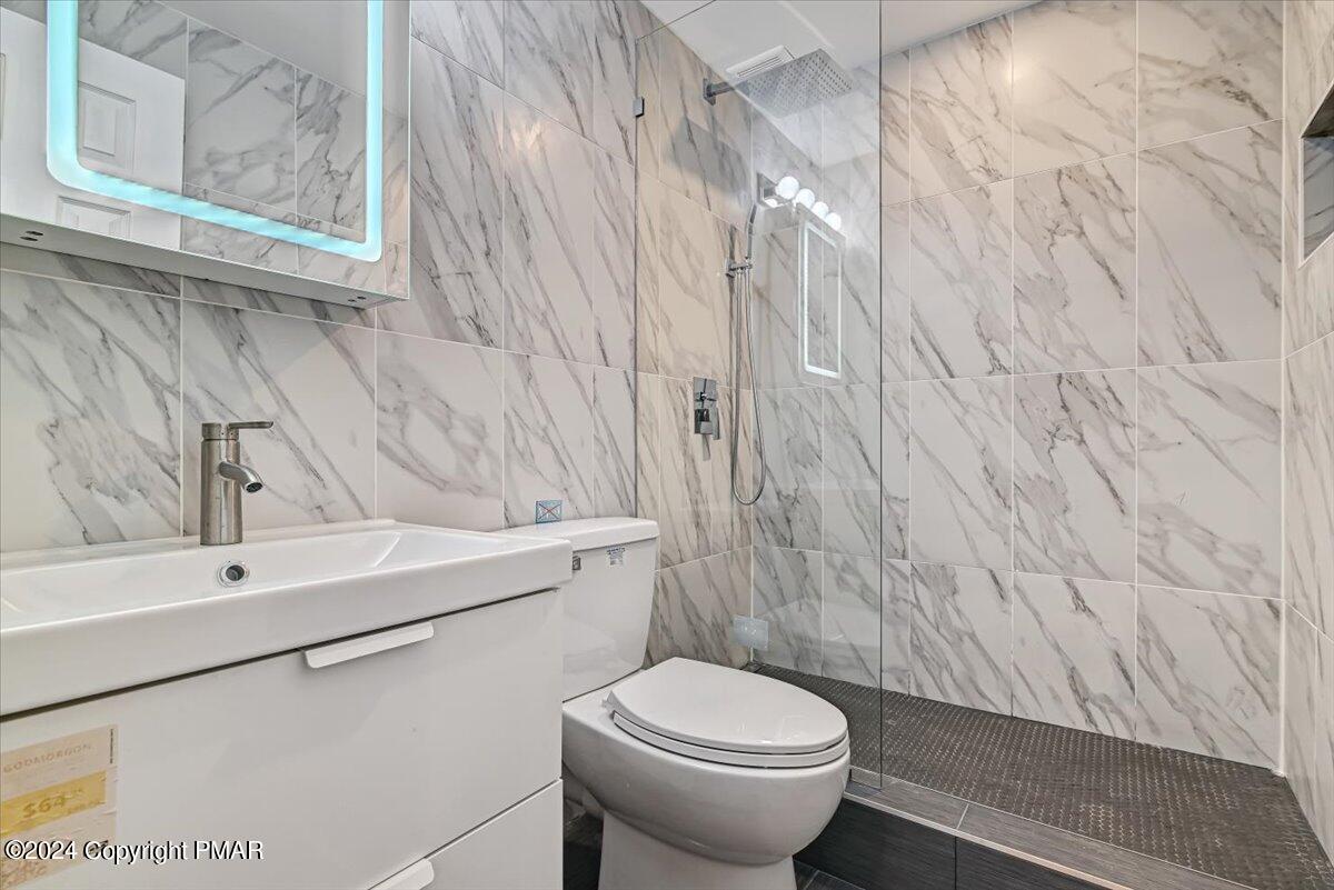 159 Manchester Drive Bushkill, PA 18324 - Photo 31 of 68 31-Photo Sep 24 2024, 9 23 42 AM_3 AM_4