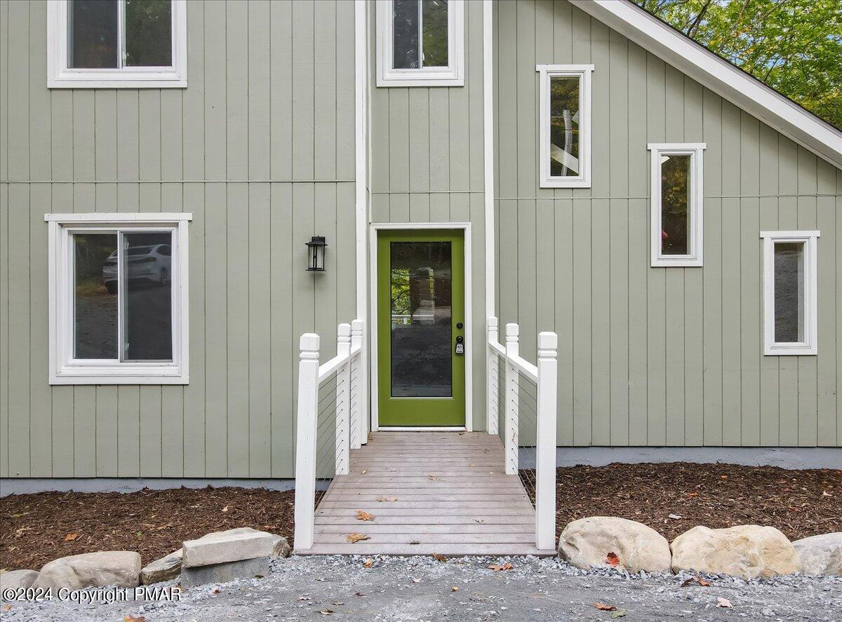 159 Manchester Drive Bushkill, PA 18324 - Photo 7 of 68 a front view of a house