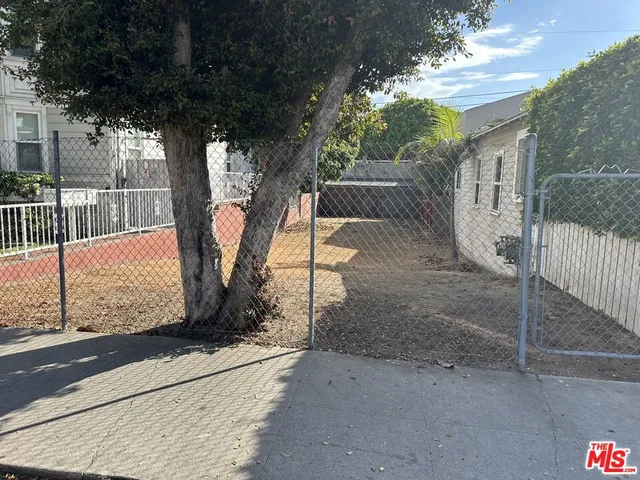 $995,000 | 2620 2nd Street, Santa Monica, CA 90405