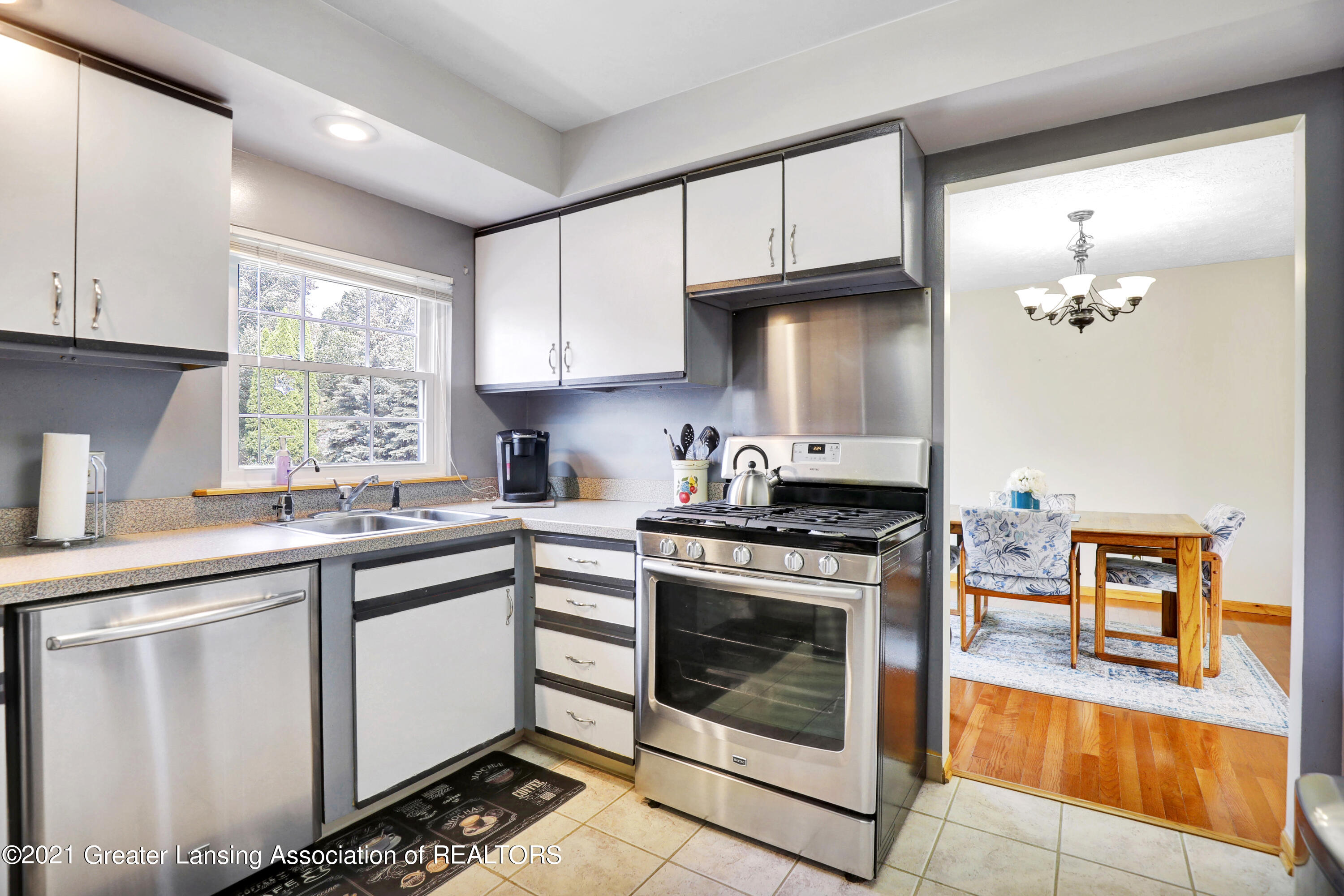 5475 Harper Road Holt, MI 48842 - Photo 12 of 33 kitchen
