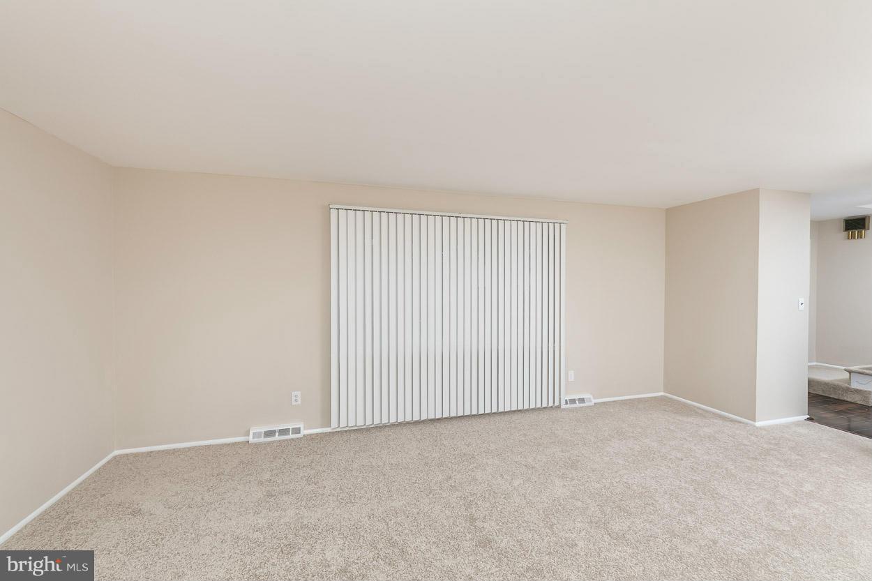 301 Garnett Road Joppa, MD 21085 - Photo 11 of 30 Family Room