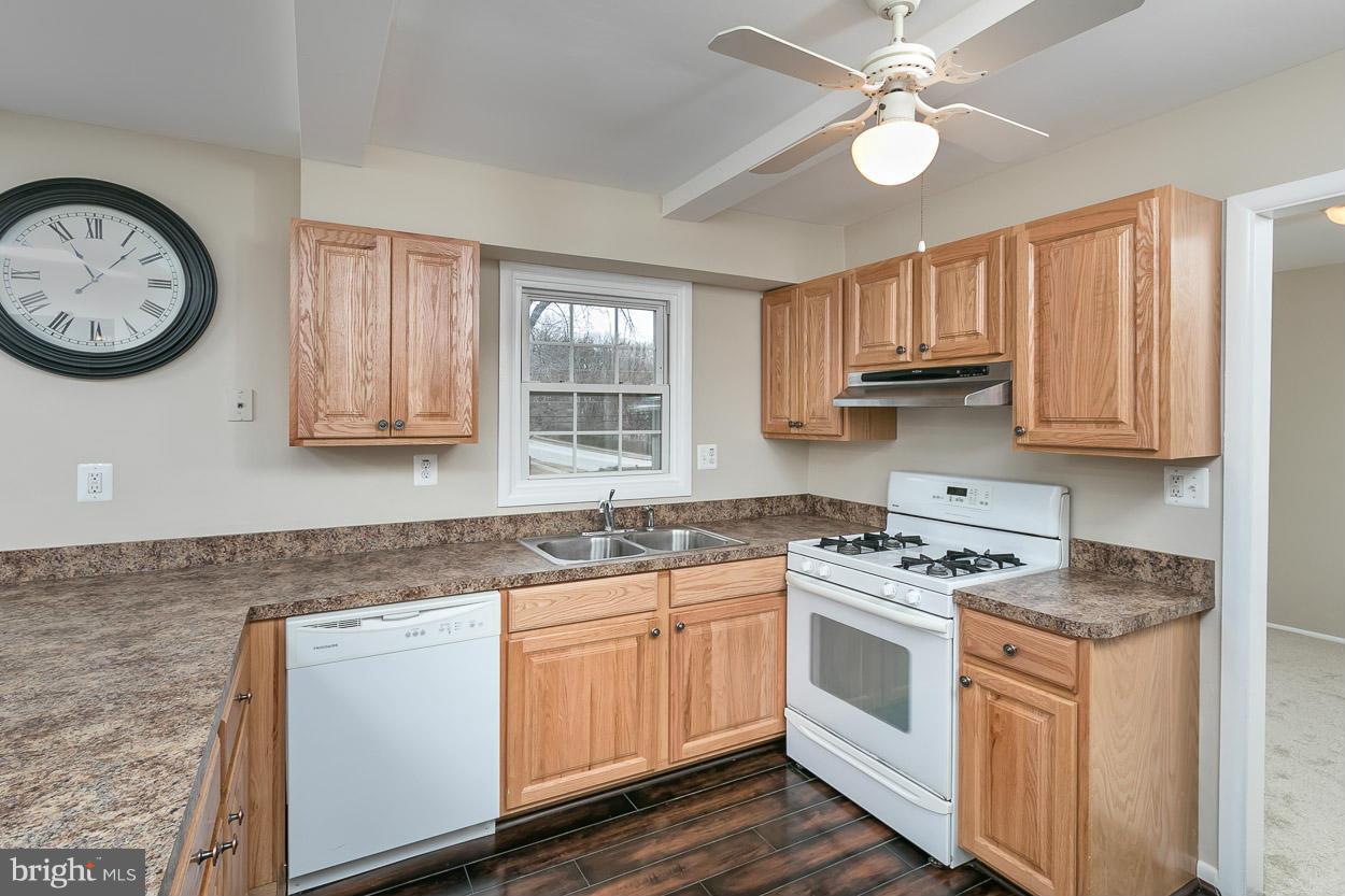 301 Garnett Road Joppa, MD 21085 - Photo 8 of 30 Kitchen