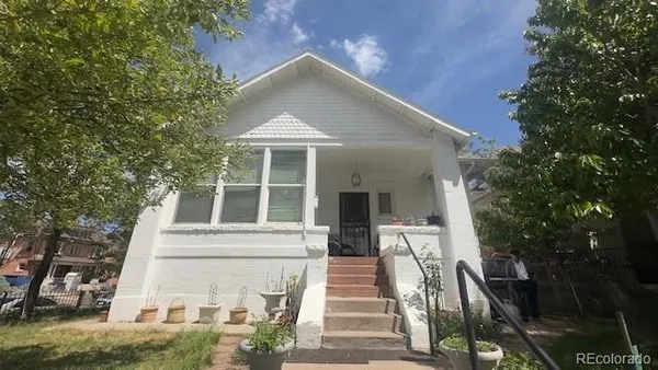 front view of house with a yard