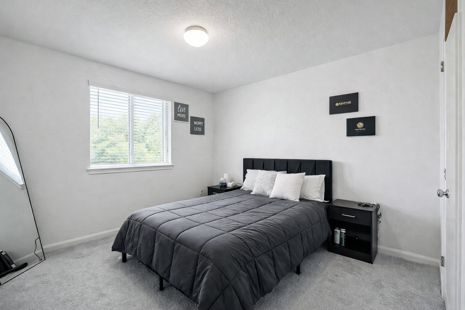 940 Paddock Lane Georgetown, TX 78626 - Photo 28 of 32 Carpeted room featuring a single window with horizontal blinds, a ceiling-mounted light fixture, and white painted walls