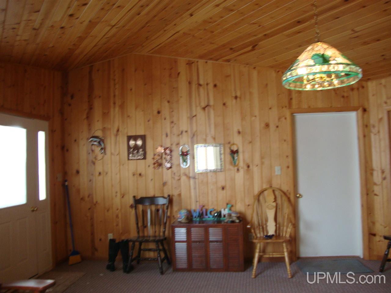 401 8th Street Calumet, MI 49913 - Photo 11 of 36