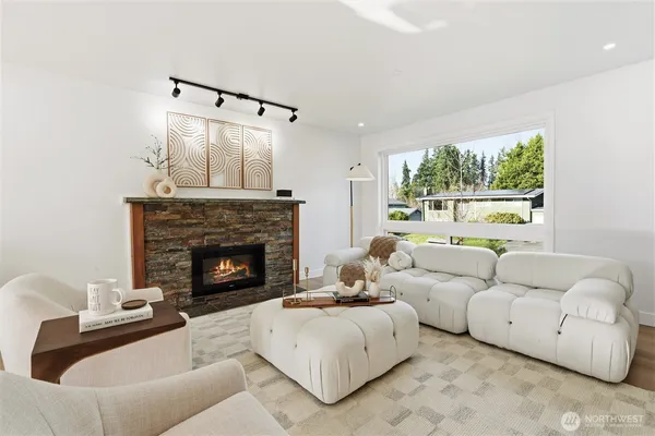 $3,800 | 7475 Northeast 146th Street, Kenmore, WA 98028
