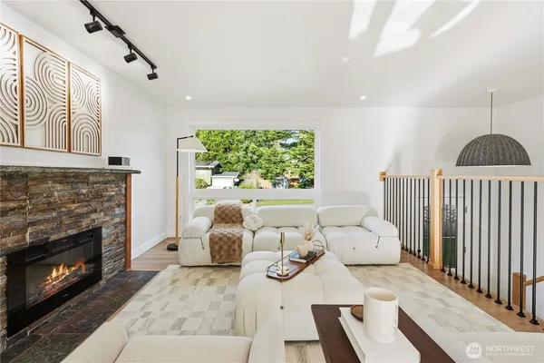 $3,800 | 7475 Northeast 146th Street, Kenmore, WA 98028