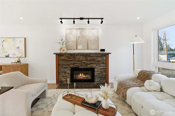 $3,800 | 7475 Northeast 146th Street, Kenmore, WA 98028