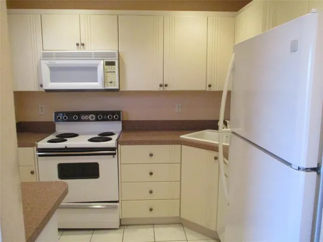 $105,000 | 8390 Lagos De Campo Boulevard, Unit 304, Tamarac, FL 33321