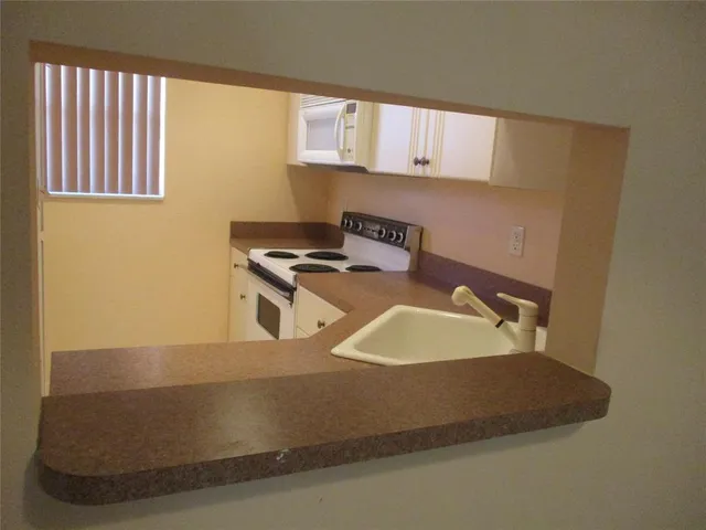 $105,000 | 8390 Lagos De Campo Boulevard, Unit 304, Tamarac, FL 33321