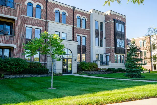 $410,000 | 19075 Thomson Drive, Unit 304, Brookfield, WI 53045