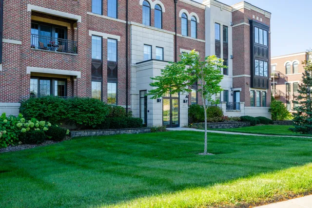 $410,000 | 19075 Thomson Drive, Unit 304, Brookfield, WI 53045