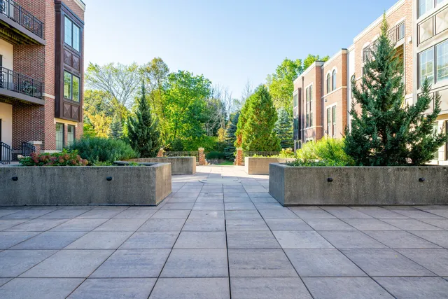 $410,000 | 19075 Thomson Drive, Unit 304, Brookfield, WI 53045