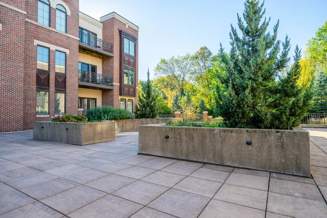 $410,000 | 19075 Thomson Drive, Unit 304, Brookfield, WI 53045