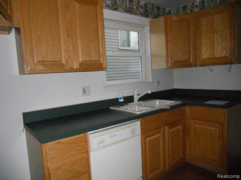 32041 Dixie Manor Road Rockwood, MI 48173 - Photo 5 of 15 DIXIE MANOR 021