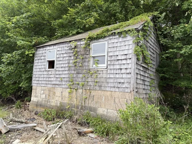 $1,150,000 | 351 County Road, Barrington, RI 02806