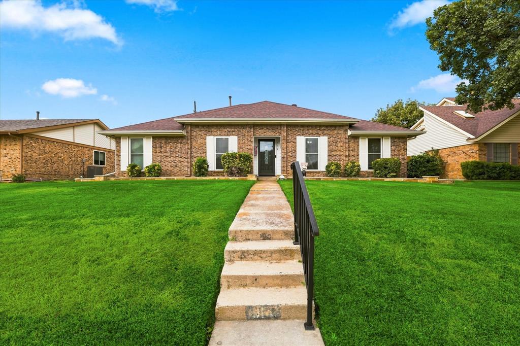 914 Reno Street Lewisville, TX 75077 - Photo 4 of 40 Gallery Image 4