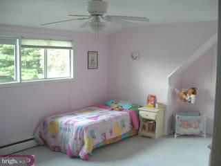 15 Hook Road Levittown, PA 19056 - Photo 4 of 6 Gallery Image 4