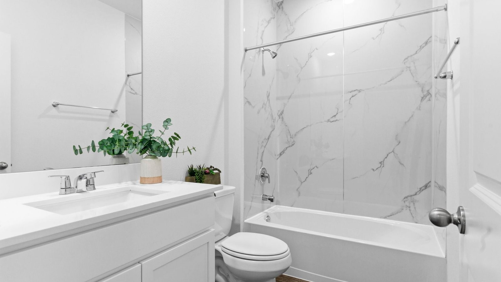 6311 Cherry Mdws Street Rosenberg, TX 77469 - Photo 6 of 43 a bathroom with a sink a toilet and a bathtub