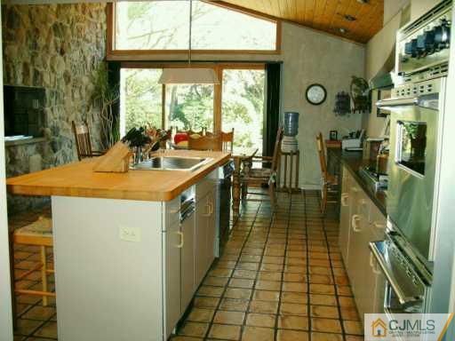 38 Agate Road East Brunswick, NJ 08816 - Photo 2 of 8 Gallery Image 2