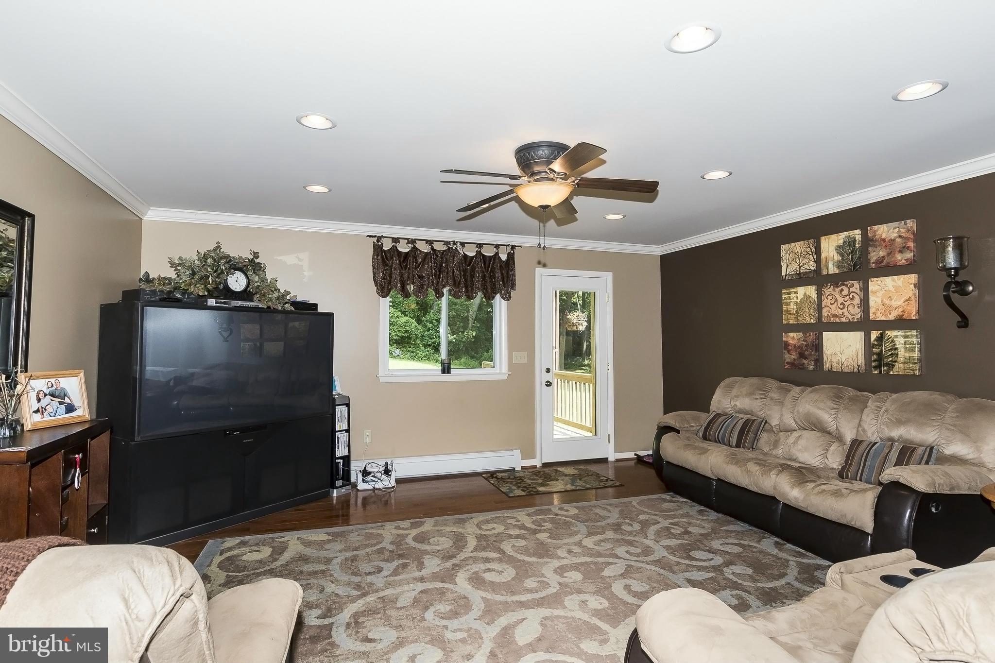 8438 Dogwood Road Baltimore, MD 21244 - Photo 3 of 30 Living Room
