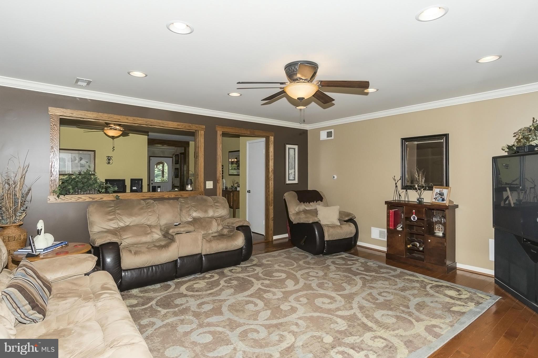 8438 Dogwood Road Baltimore, MD 21244 - Photo 21 of 30 Living Room