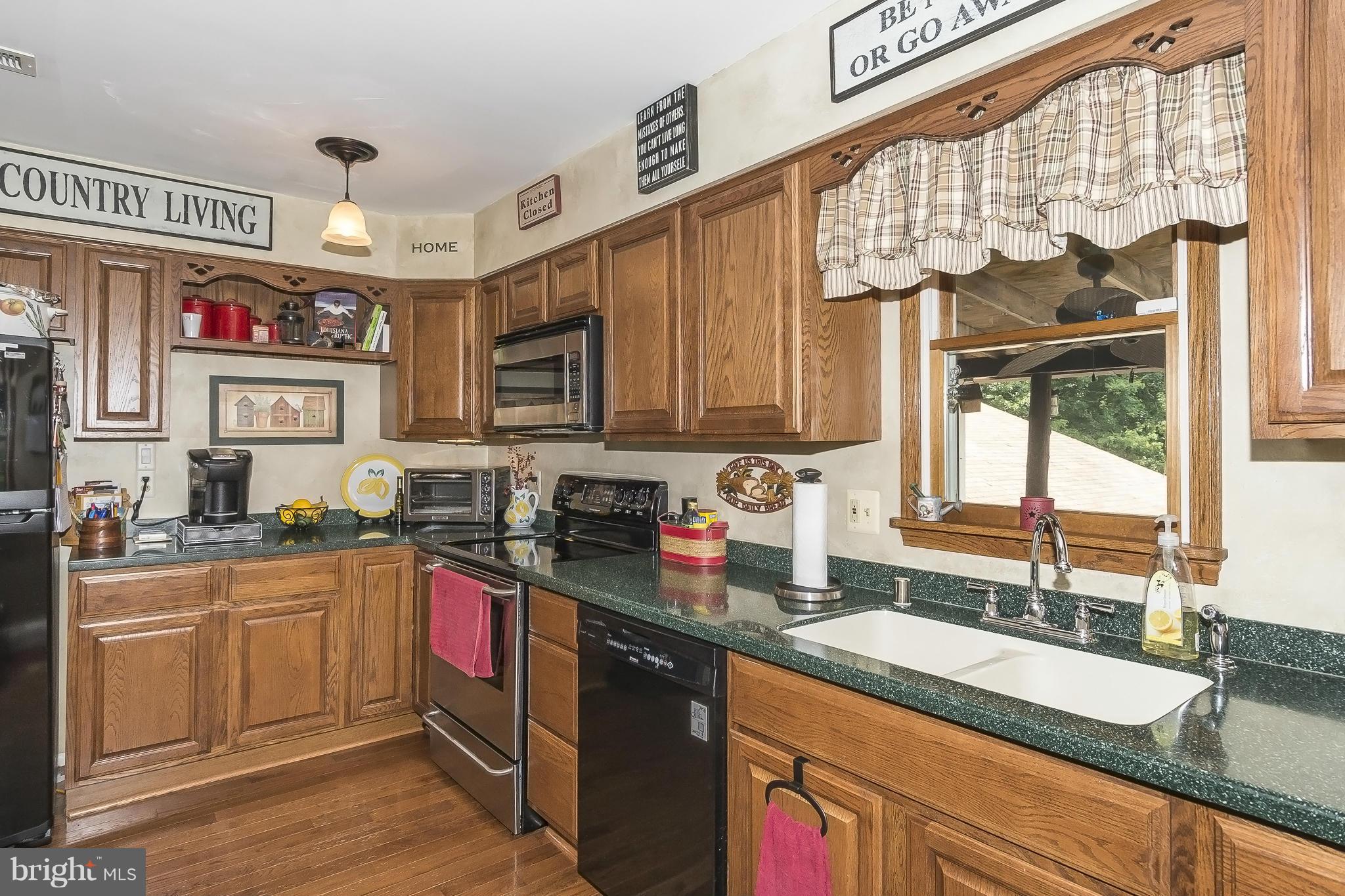 8438 Dogwood Road Baltimore, MD 21244 - Photo 7 of 30 Kitchen