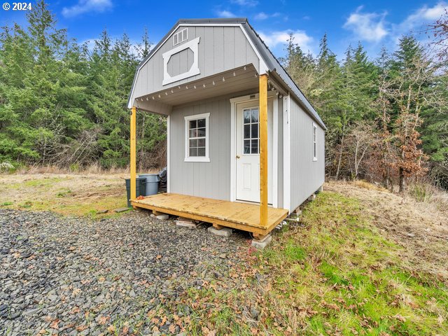 22575 Business 18 Willamina, OR 97396 - Photo 15 of 24 a front view of a house with a yard