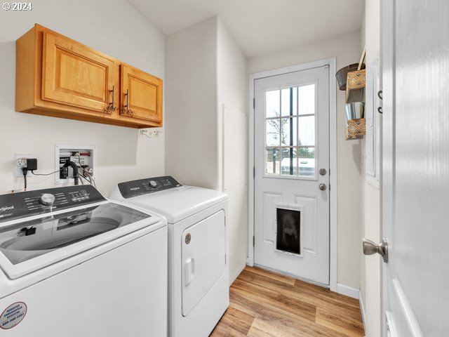 22575 Business 18 Willamina, OR 97396 - Photo 10 of 24 a utility room with dryer and washer