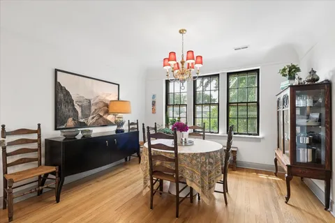 $400,000 | 1118 Washington Boulevard, Unit 3A, Oak Park, IL 60302