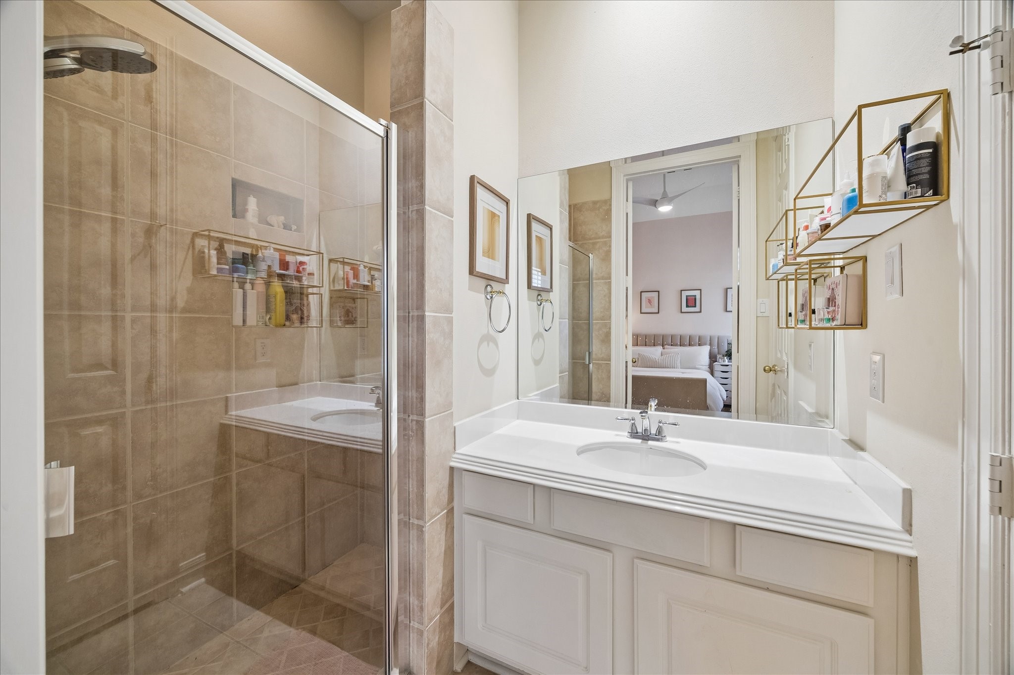 11411 Gallant Ridge Lane Houston, TX 77082 - Photo 20 of 27 Second bathroom
