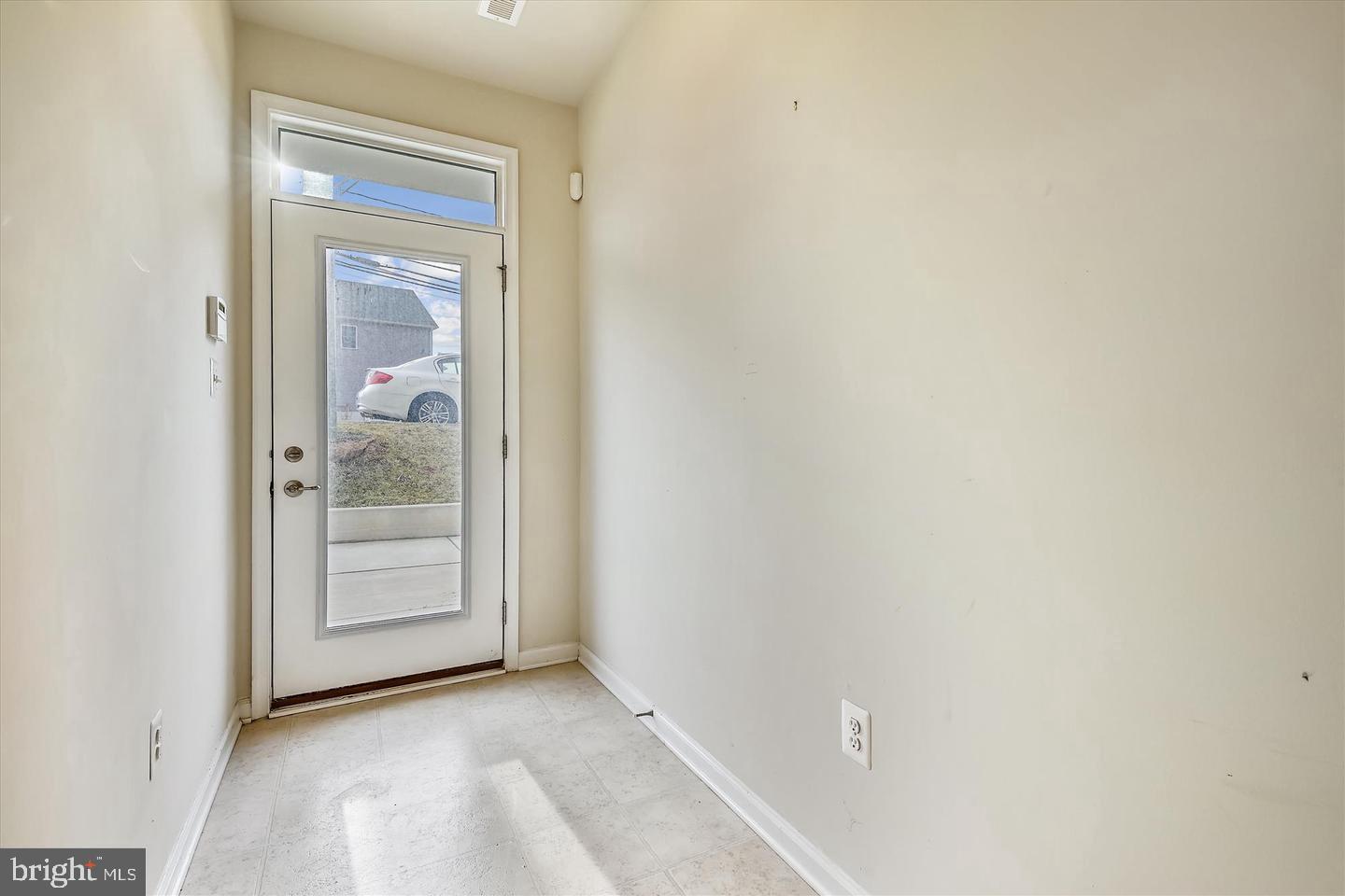 7521 Mundell Road Hanover, MD 21076 - Photo 3 of 33 Foyer