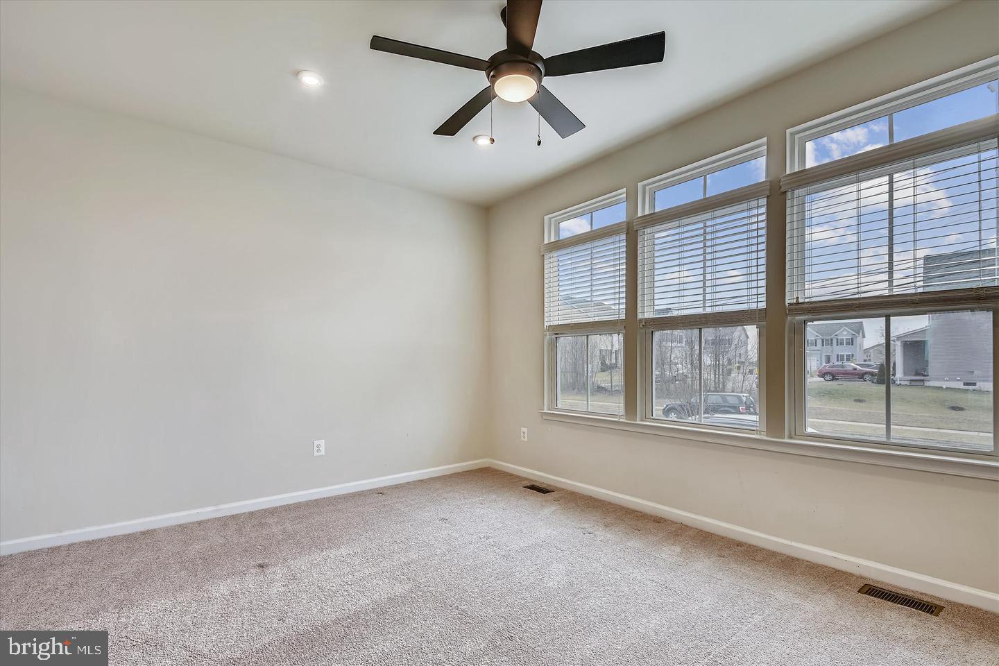 7521 Mundell Road Hanover, MD 21076 - Photo 5 of 33 Living Rm