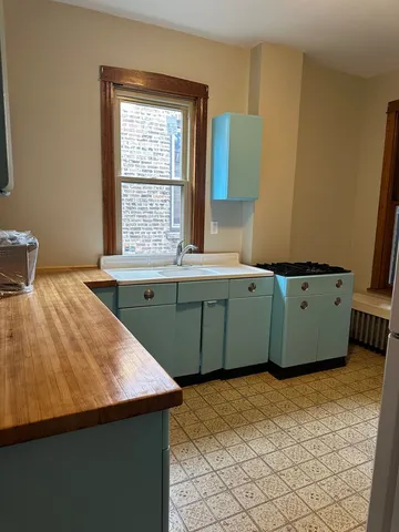 $2,500 | 2611 West Walton Street, Unit 2, Chicago, IL 60622