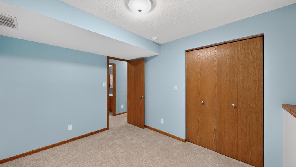 5023 25th Avenue Northwest Rochester, MN 55901 - Photo 28 of 39