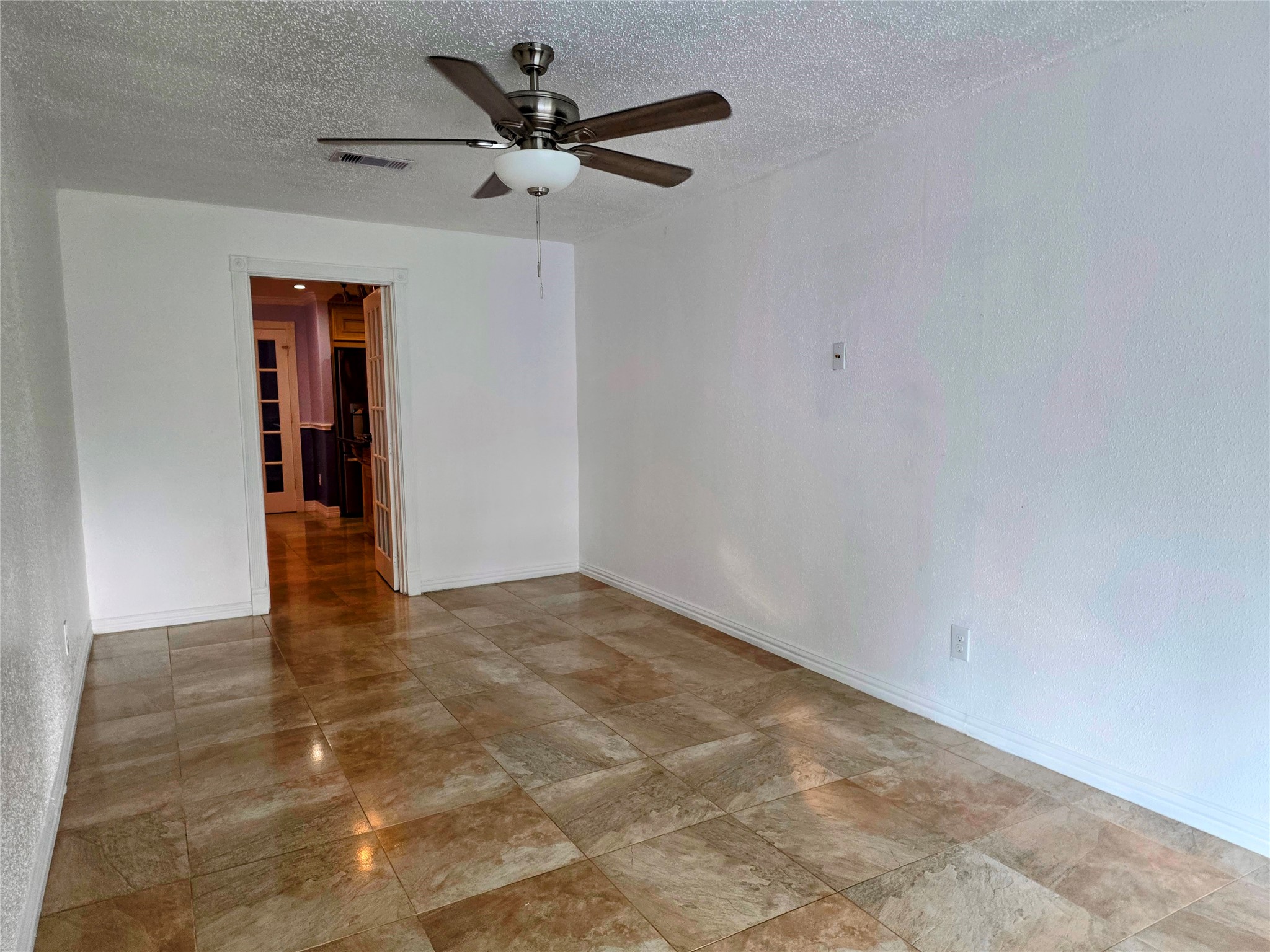 1802 Oaks Drive Pasadena, TX 77502 - Photo 14 of 26 additional room off kitchen can be used as family room, office, or 5th bedroom. Many possibilities.