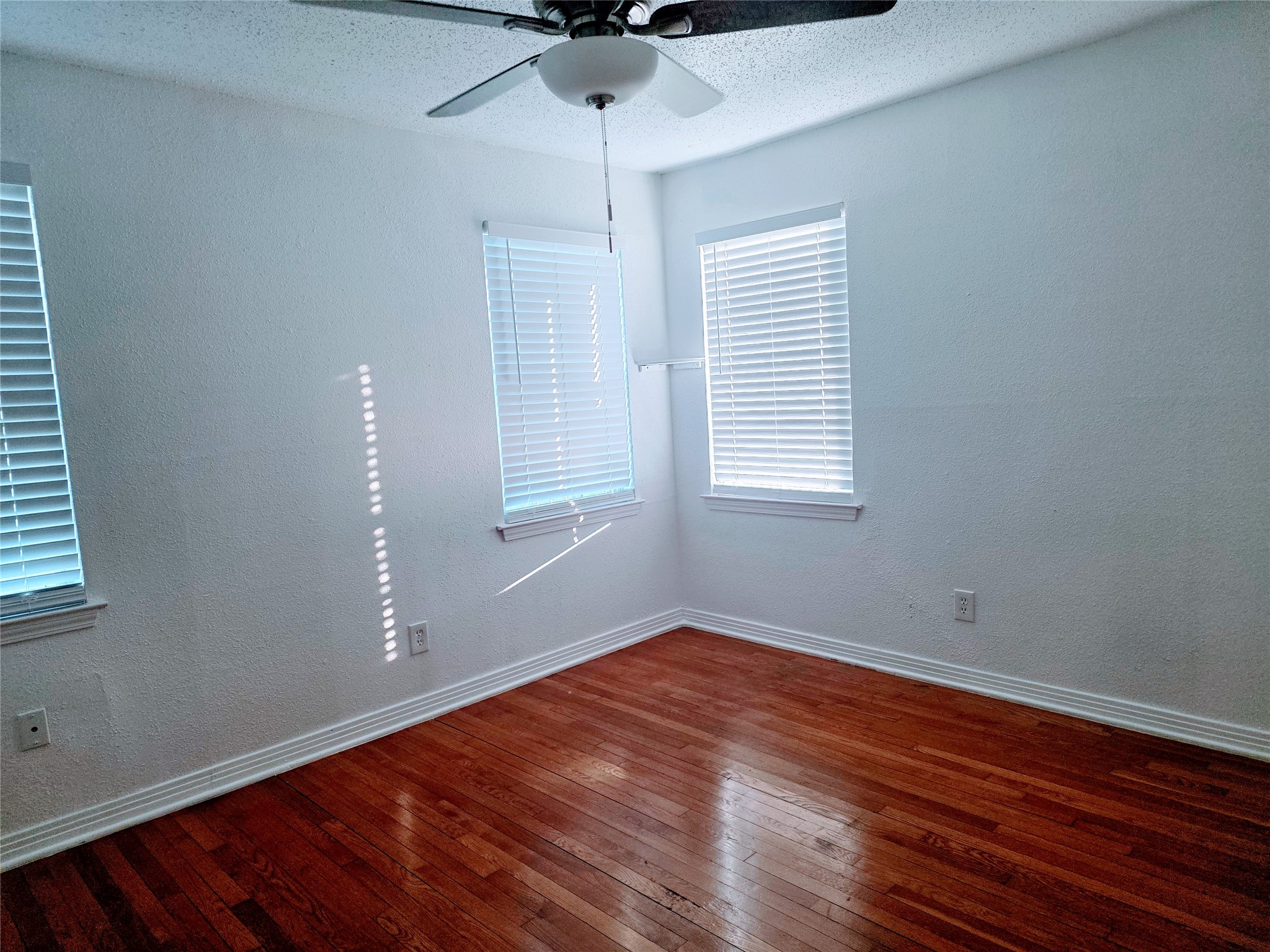 1802 Oaks Drive Pasadena, TX 77502 - Photo 16 of 26 Bedroom 1 on first floor