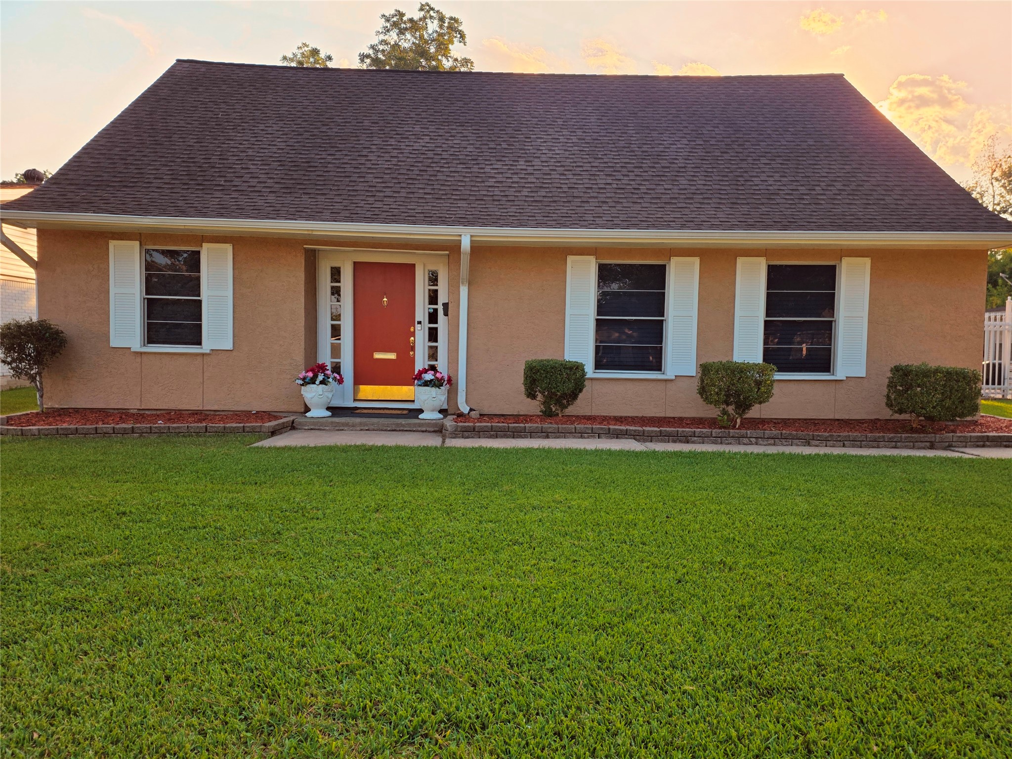 1802 Oaks Drive Pasadena, TX 77502 - Photo 2 of 26 Welcome Home!