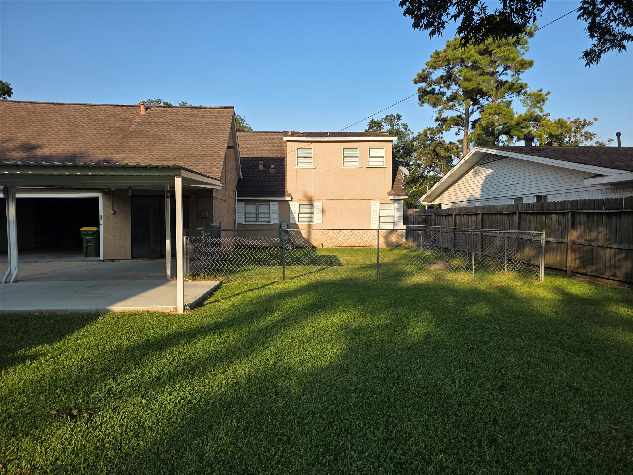 1802 Oaks Drive Pasadena, TX 77502 - Photo 26 of 26 separate fenced in area